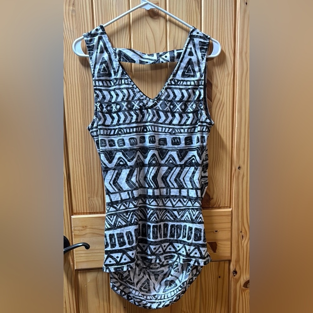 INC International Concepts Black and White Geometric Top